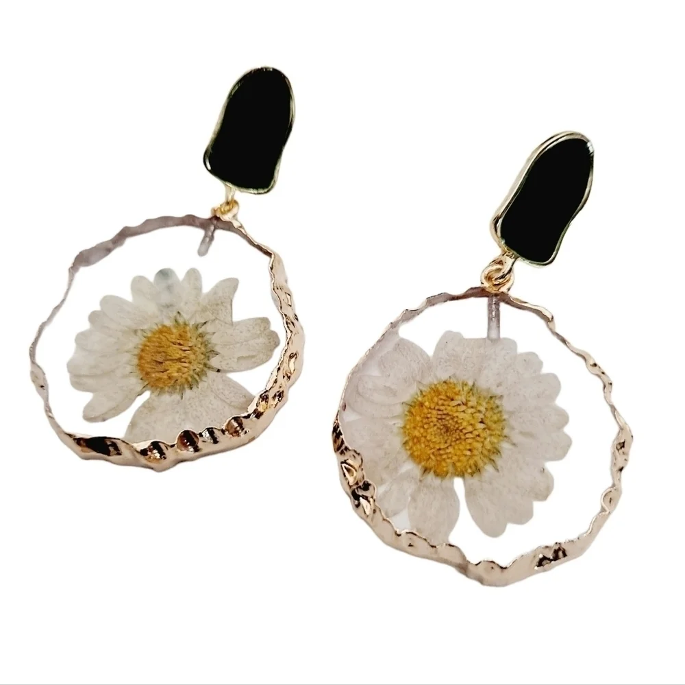 Gold hoop Pressed Flower Daisy Earrings Green Botanical Cottagecore Statement💖